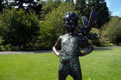Dunedin Botanic Gardens - Statue